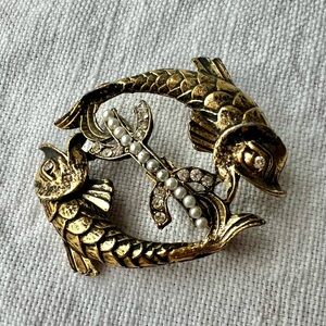 Gold Tone Pisces/Fish Brooch with Pearl Accents